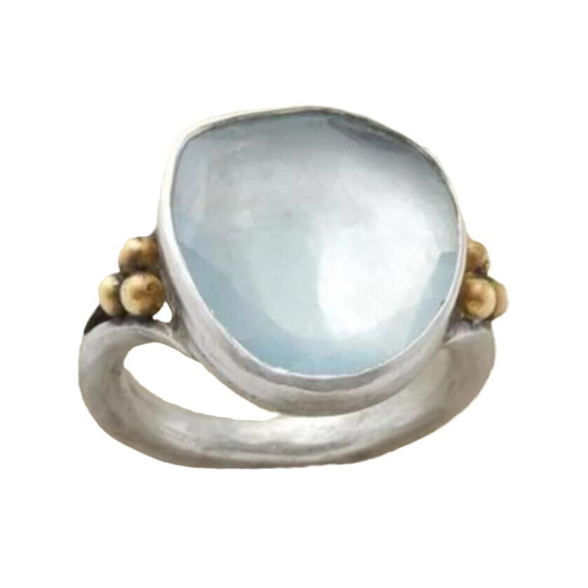 Anello bellissimo con stile unico
