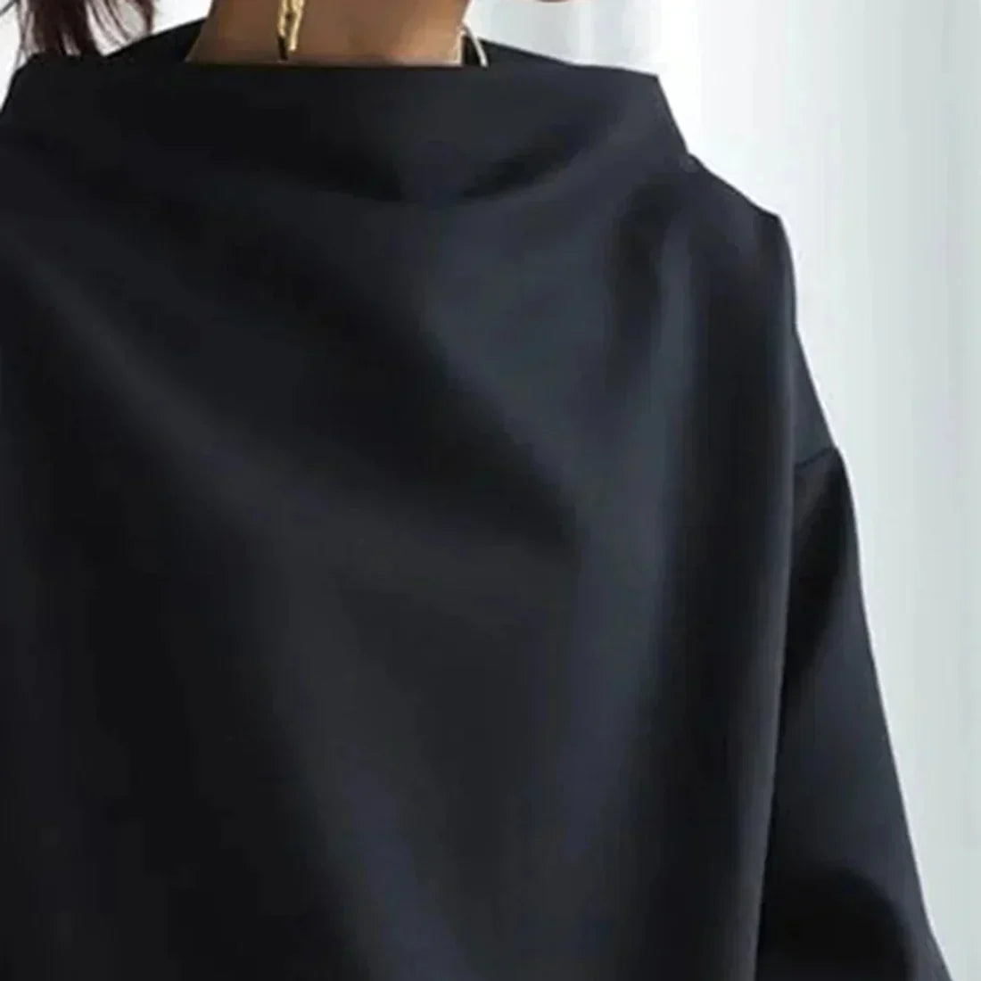 ER | Maglia nera con scollo rotondo oversize