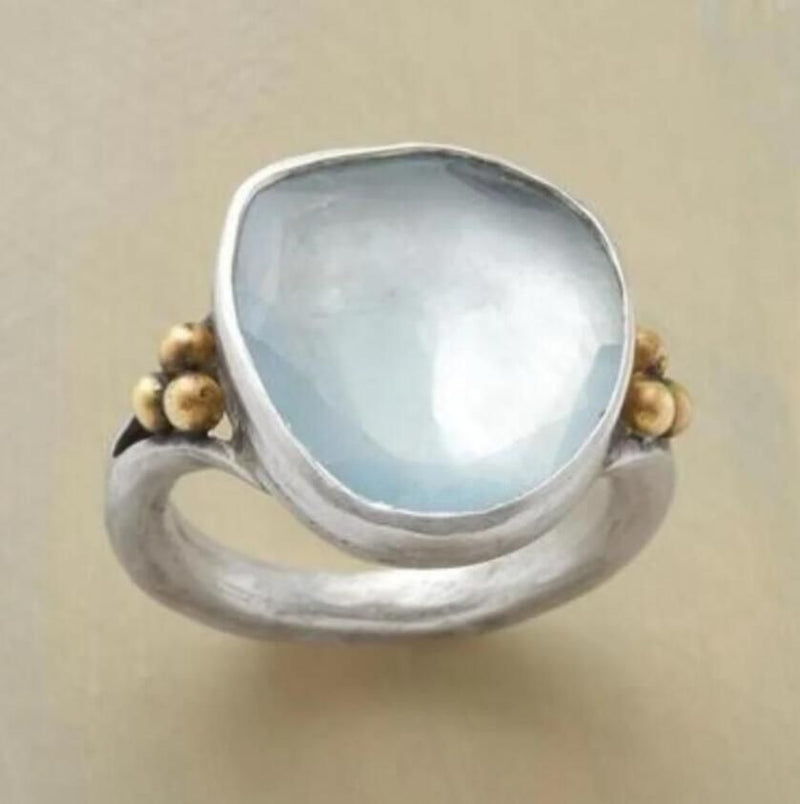 Anello bellissimo con stile unico