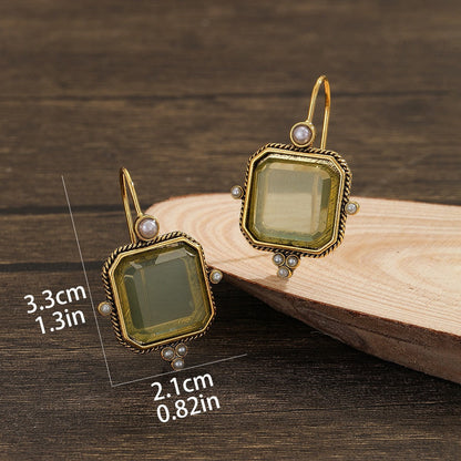 Orecchino classico dal fascino senza tempo