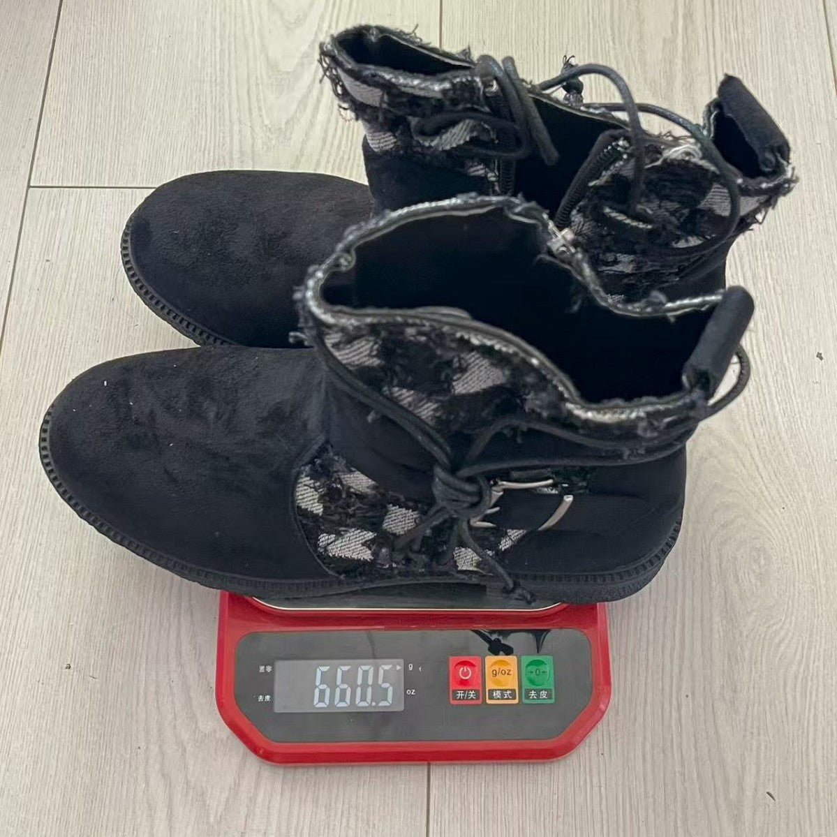 Stivali Ortopediche Aggraziate dal Look Moderno