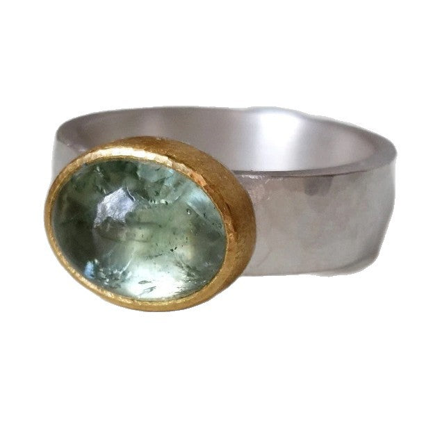 Oro Anello bellissimo con stile unico