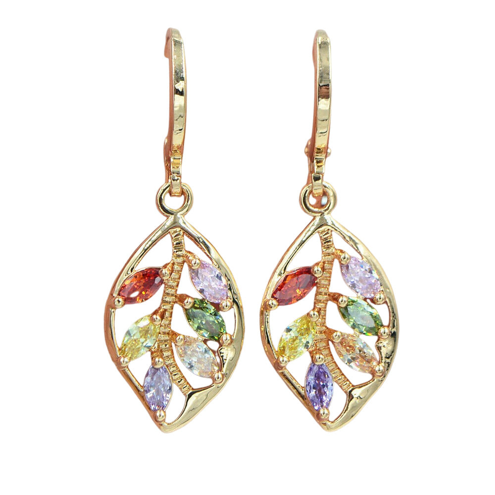 Oro Orecchino bellissimo con stile unico